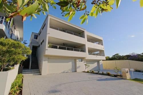 Apartment with Lake View