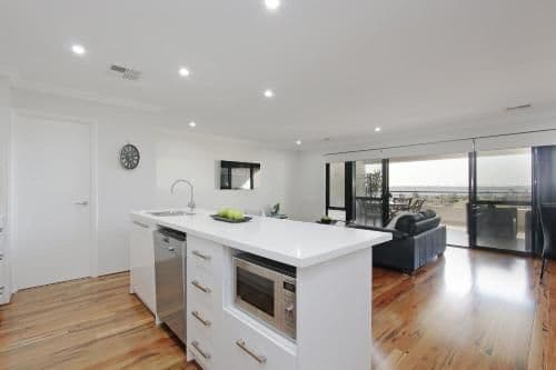 Apartment with Lake View