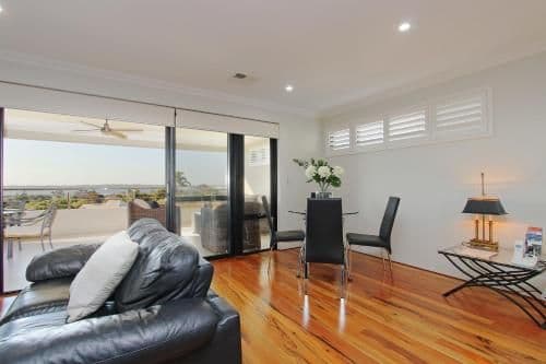 Apartment with Lake View