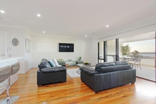 Apartment with Lake View