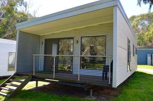 Deluxe Family Two-Bedroom Cabin with Private Bathroom