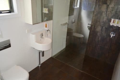 Deluxe Family Two-Bedroom Cabin with Private Bathroom