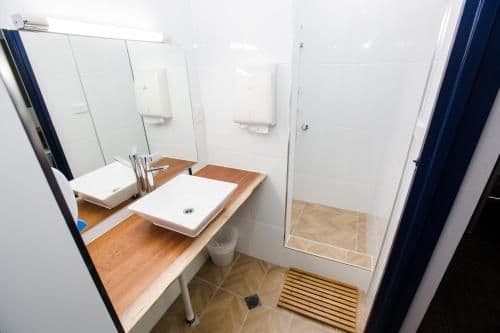 Bed in 8-Bed Mixed Dormitory Room with Bathroom