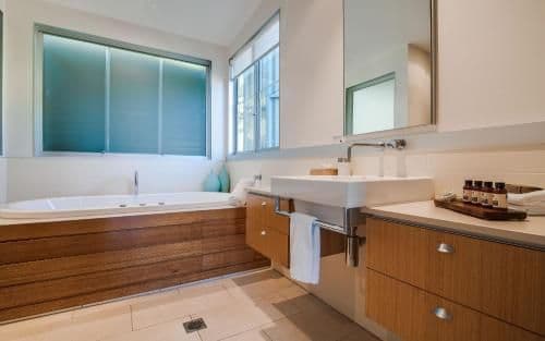 Three-Bedroom Spa Ocean/Hinterland View