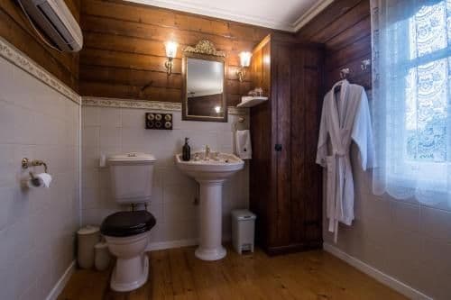 Deluxe Suite with Spa Bath