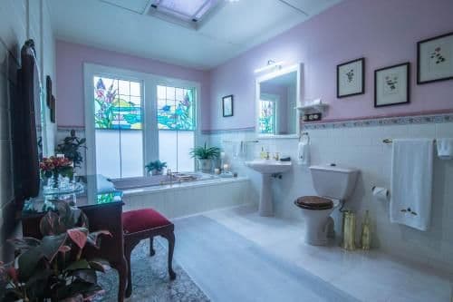 Deluxe Queen Suite