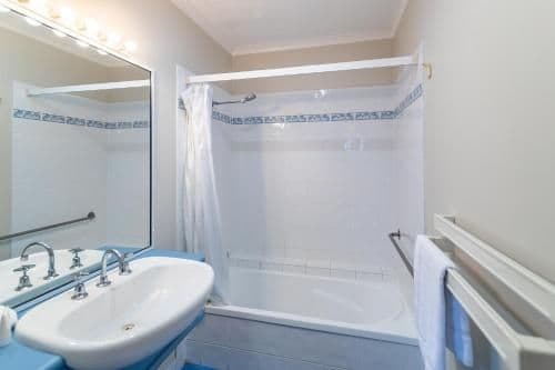 Dune Villa Bath