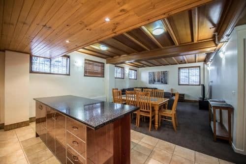 Three-Bedroom Apartment with Private Bathroom