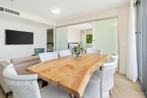 Two-Bedroom Apartment with Harbour View and Balcony