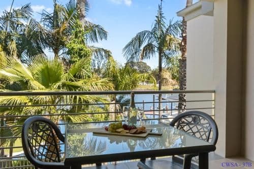 Apartment with Pool View 