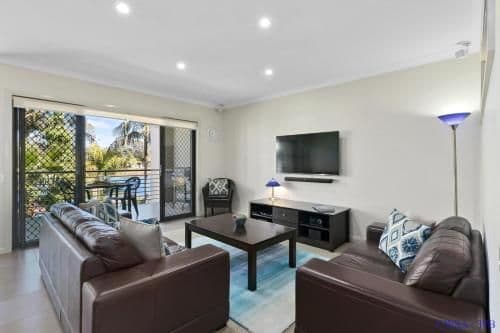 Apartment with Pool View 