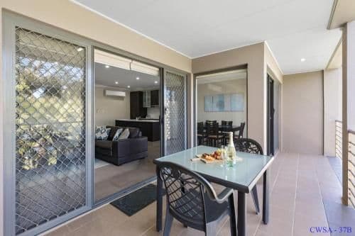 Apartment with Pool View 