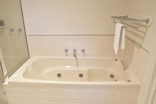 Deluxe Suite with Spa Bath