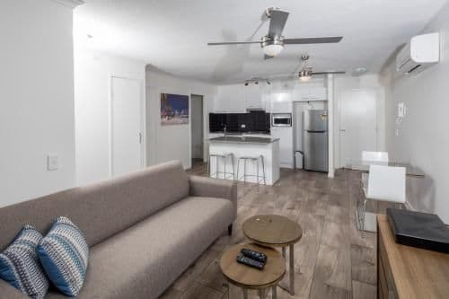 One-Bedroom Apartment - Governor