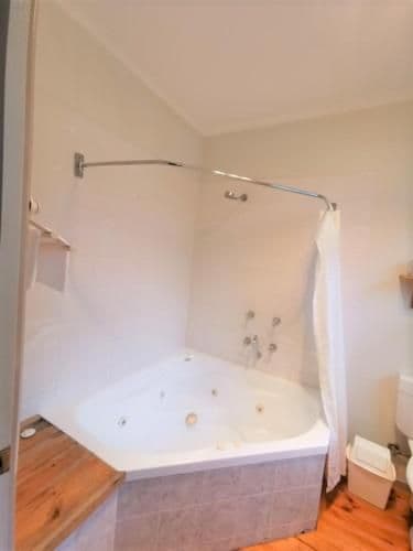 One-Bedroom Apartment with Spa Bath - 5