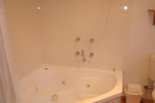 One-Bedroom Apartment with Spa Bath - 5