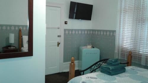 Deluxe Queen Room with Shower