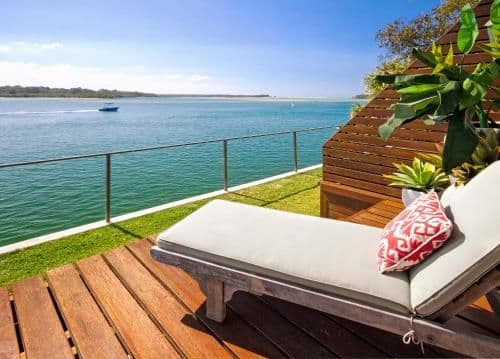 Apartment with Lake View