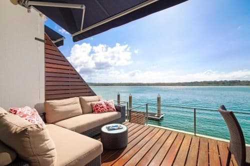 Apartment with Lake View