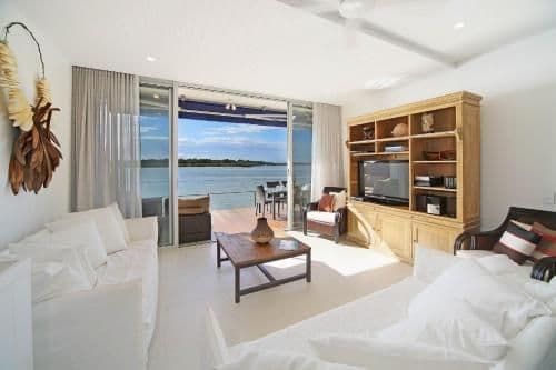 Apartment with Lake View