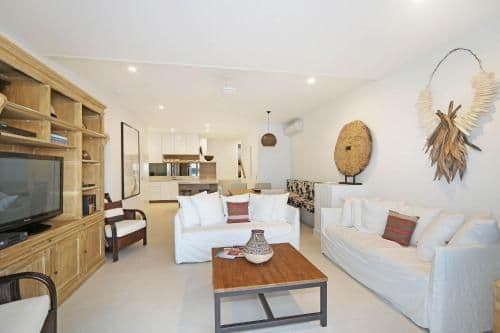 Apartment with Lake View