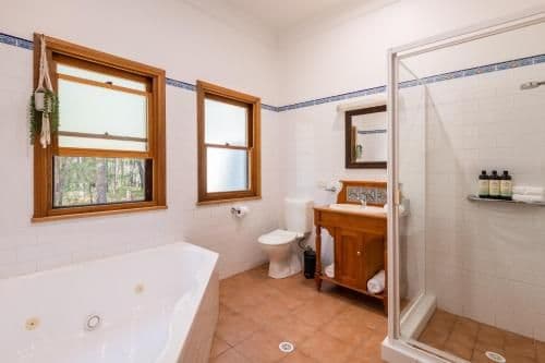 Deluxe Cottage - Greenfield