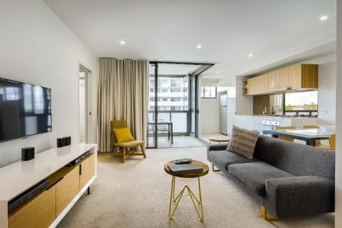 One-Bedroom Apartment with View