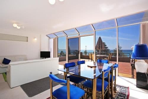 Deluxe Three-Bedroom Apartment #12