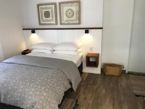 One-Bedroom Apartment - Poolview