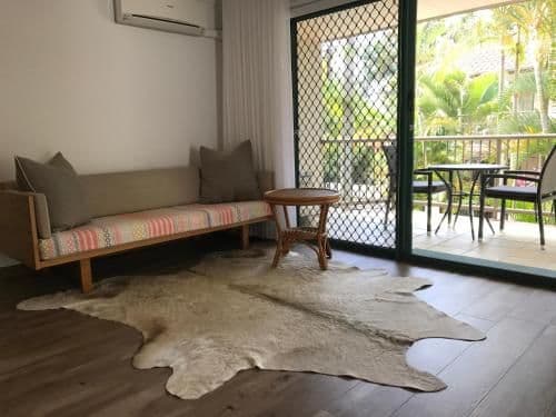 One-Bedroom Apartment - Poolview