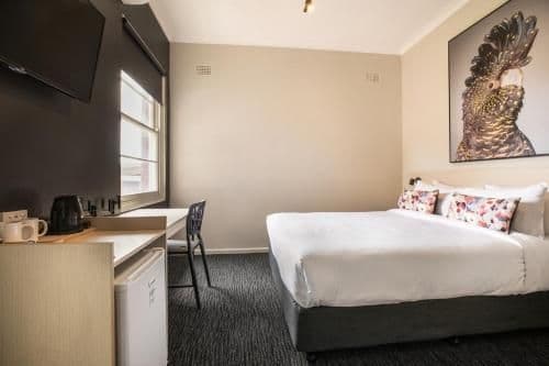 Studio with Queen Bed