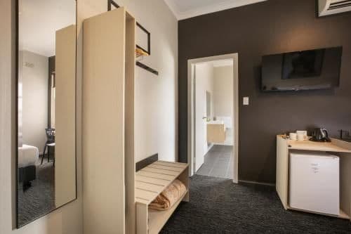Studio with Queen Bed