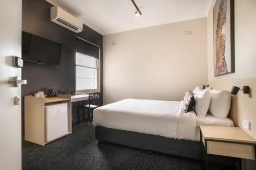 Studio with Queen Bed