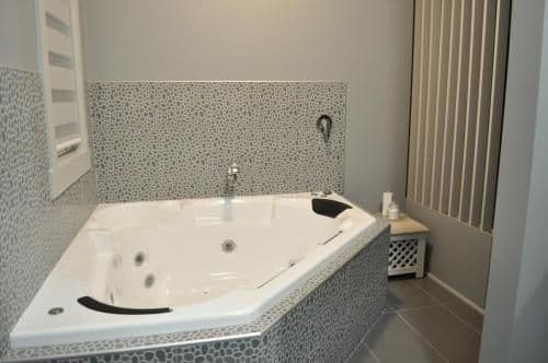 Deluxe Suite with Spa Bath - Driftwood