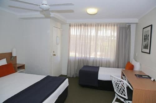 Interconnecting Queen Room with Two Bathrooms