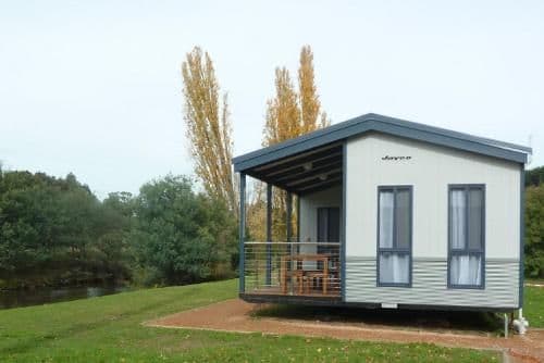 Three-Bedroom Cabin with River View