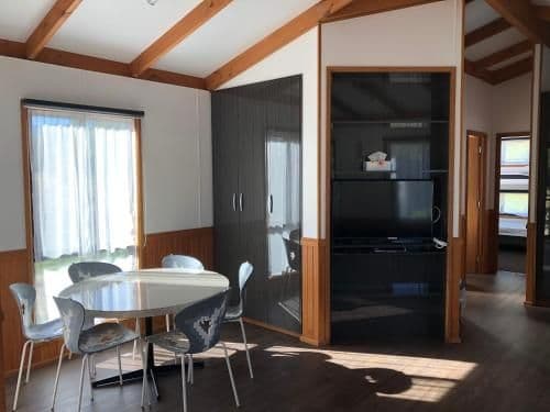 Three-Bedroom Cabin with River View