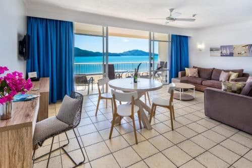 Sea View Top Floor Whitsunday Apartment E1304