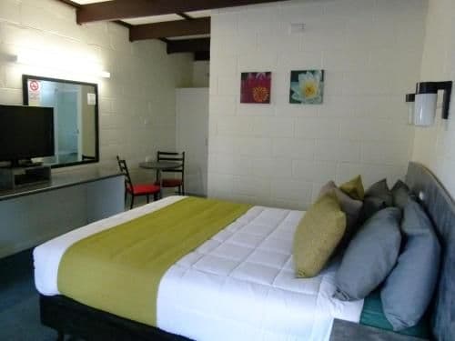 Deluxe Queen Room