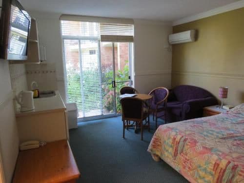 Queen Room with Spa Bath