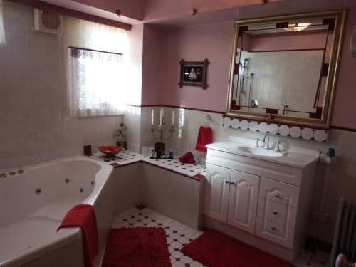 Deluxe Queen Room with Spa Bath