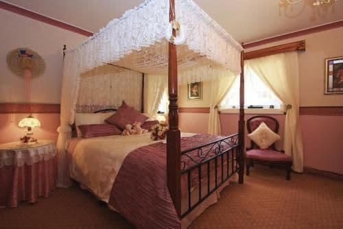 Deluxe Queen Room with Spa Bath