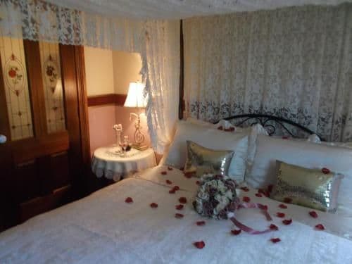 Deluxe Queen Room with Spa Bath