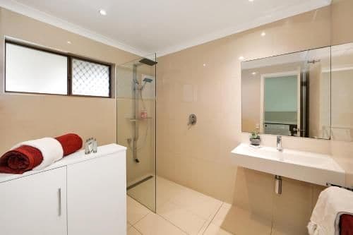 Deluxe Three-Bedroom Apartment
