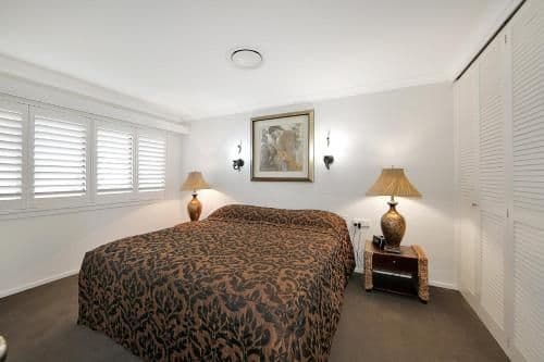 Deluxe Three-Bedroom Apartment