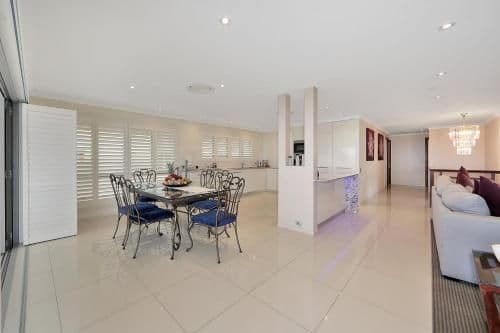 Deluxe Three-Bedroom Apartment