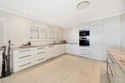 Deluxe Three-Bedroom Apartment