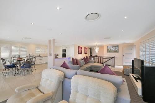 Deluxe Three-Bedroom Apartment