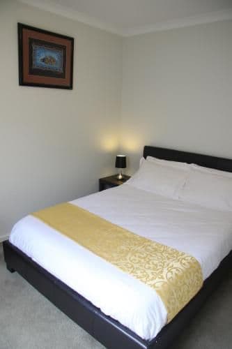 Standard Queen Room with Shared Bathroom