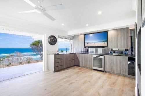 Four-Bedroom House - Beach Front